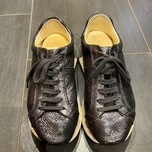 Manuel Barcelo sneakers. Metallic silver. Size 39.